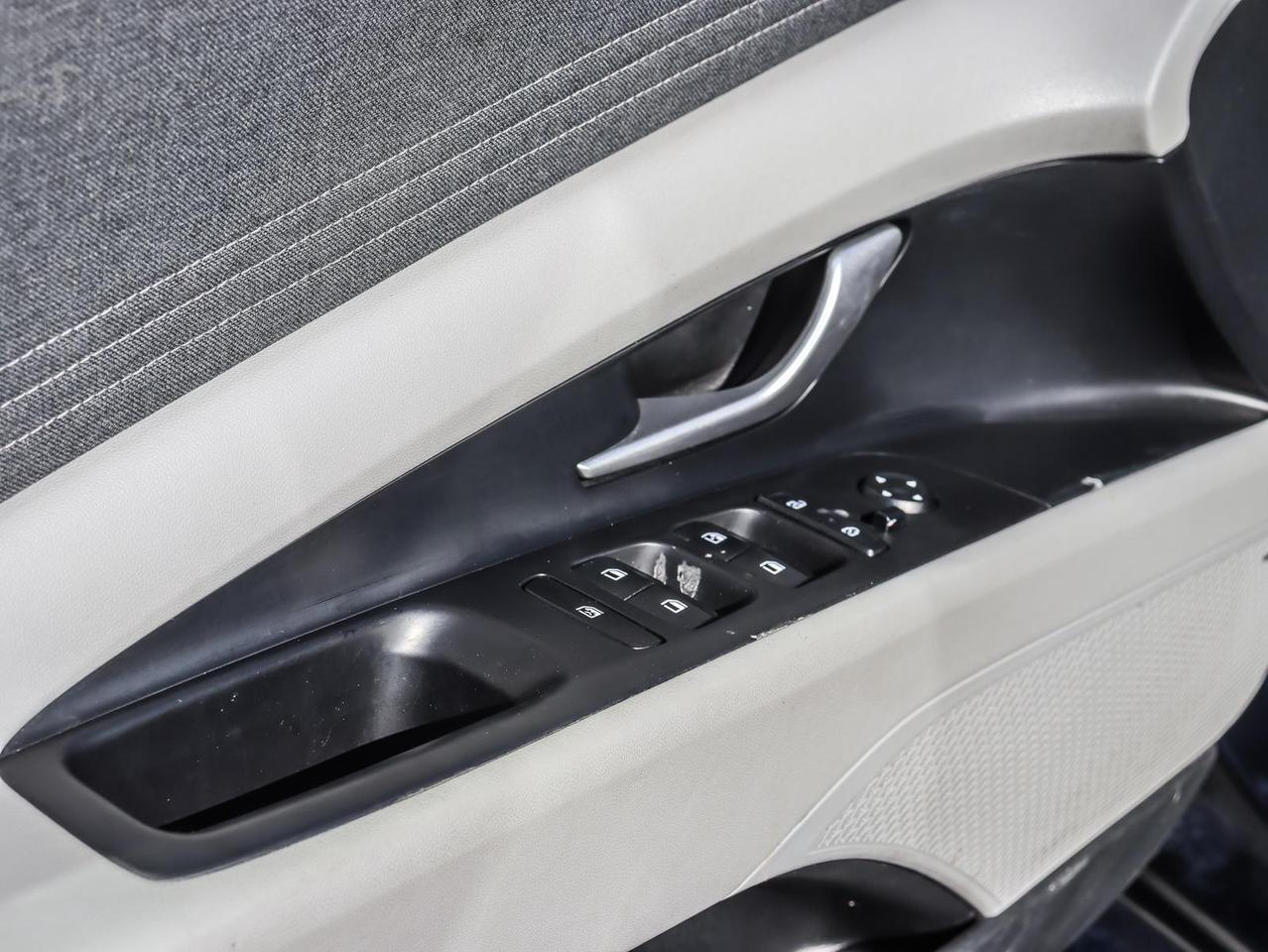 2022 Hyundai Elantra Ultimate Tech w/Two-Tone Interior 4dr Sedan Photo