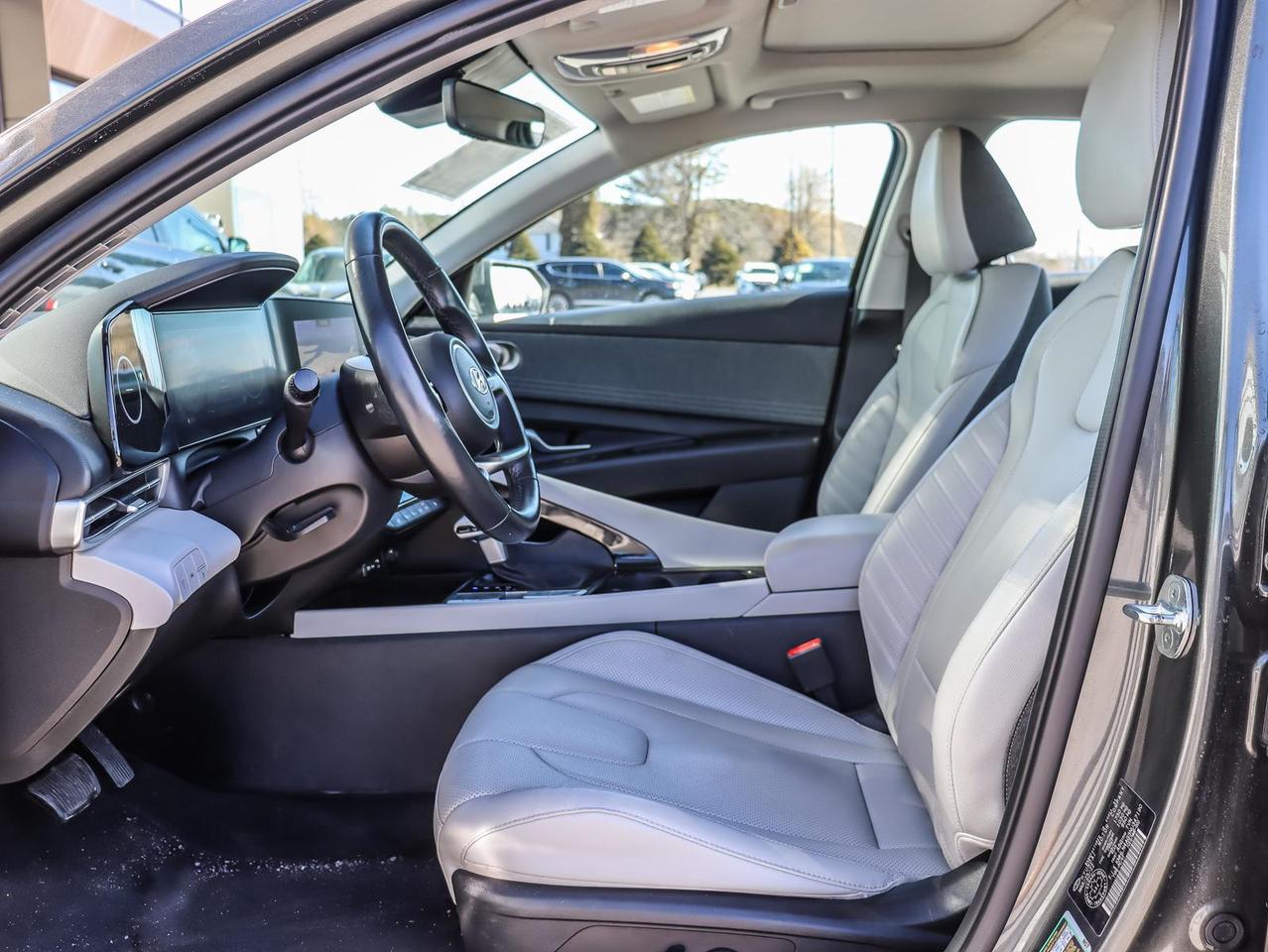 2022 Hyundai Elantra Ultimate Tech w/Two-Tone Interior 4dr Sedan Photo