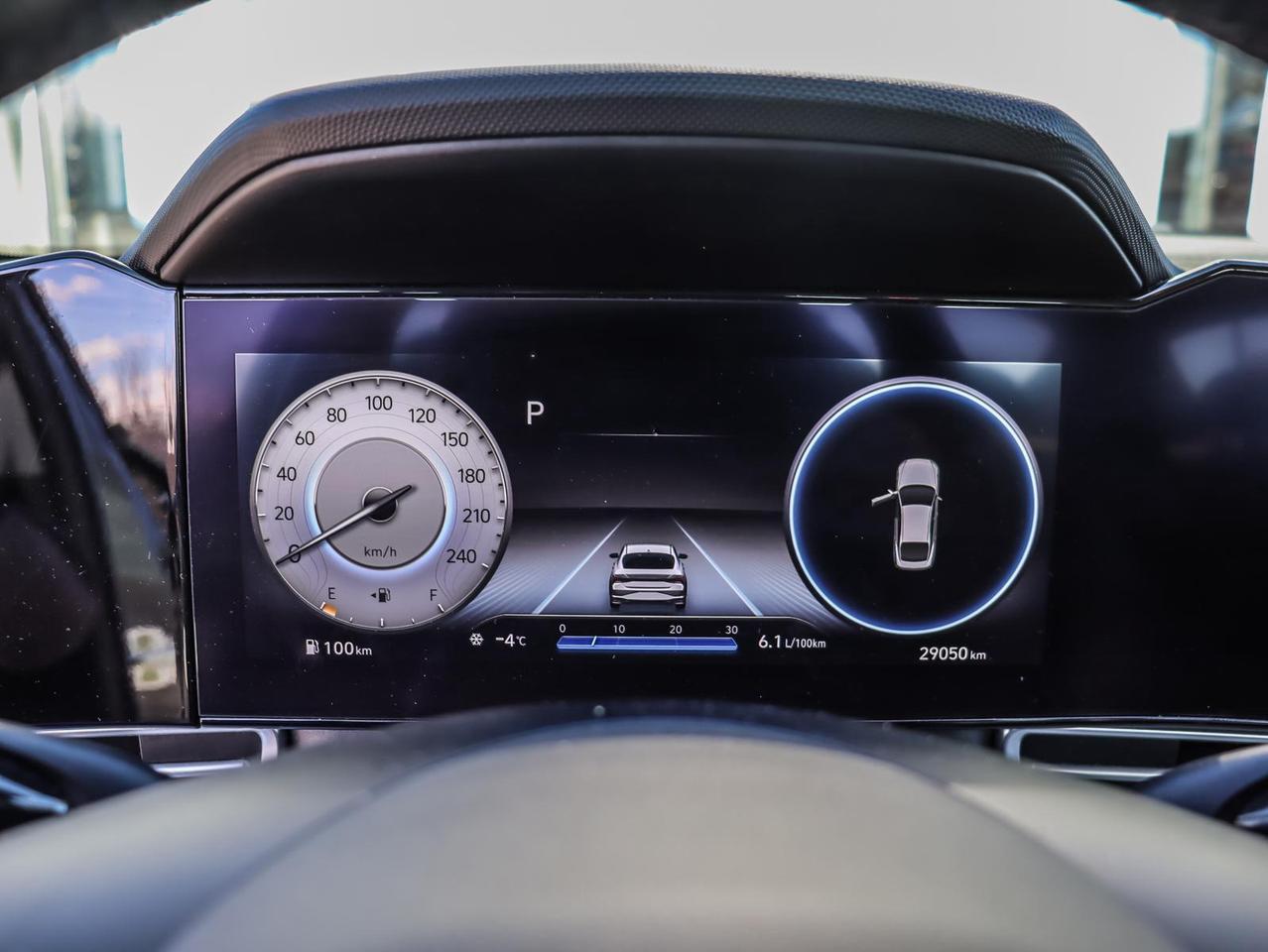 2022 Hyundai Elantra Ultimate Tech w/Two-Tone Interior 4dr Sedan Photo