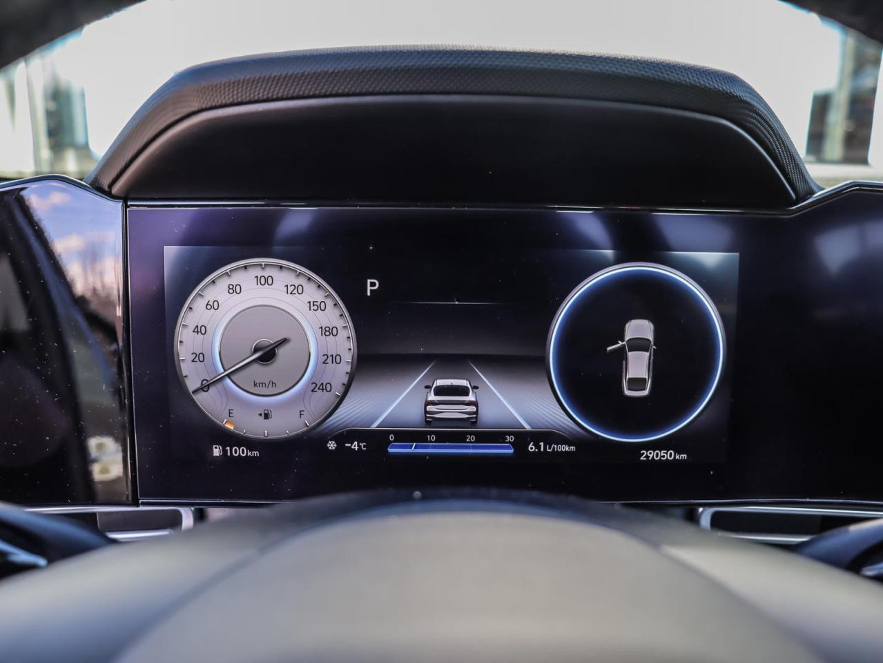 2022 Hyundai Elantra Ultimate Tech w/Two-Tone Interior 4dr Sedan Photo