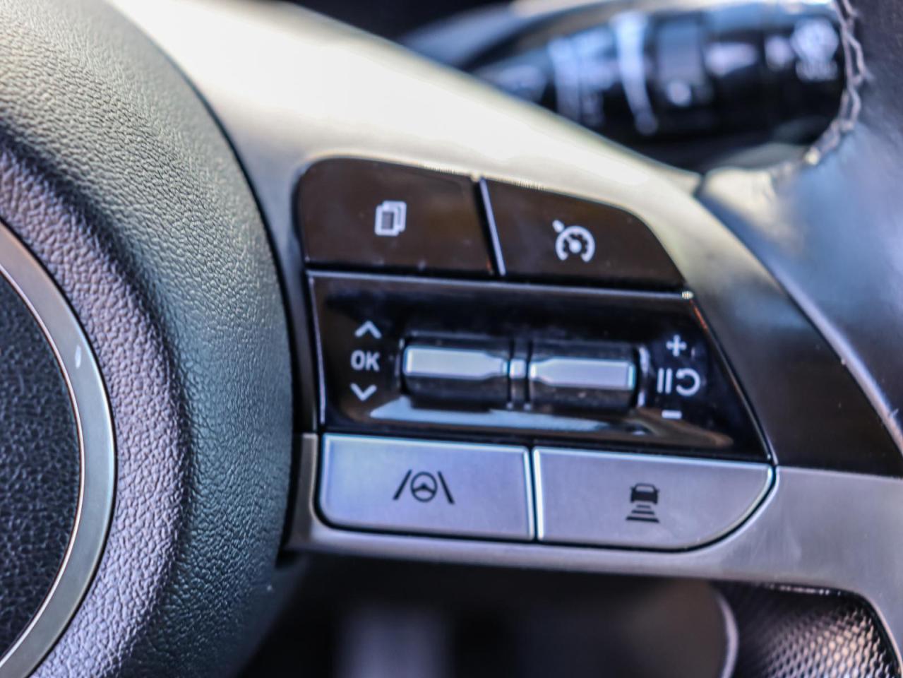 2022 Hyundai Elantra Ultimate Tech w/Two-Tone Interior 4dr Sedan Photo