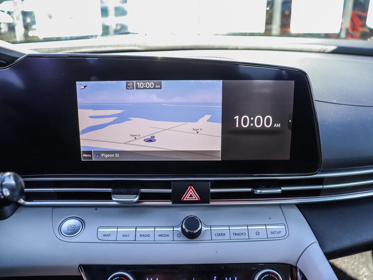 2022 Hyundai Elantra Ultimate Tech w/Two-Tone Interior 4dr Sedan Photo