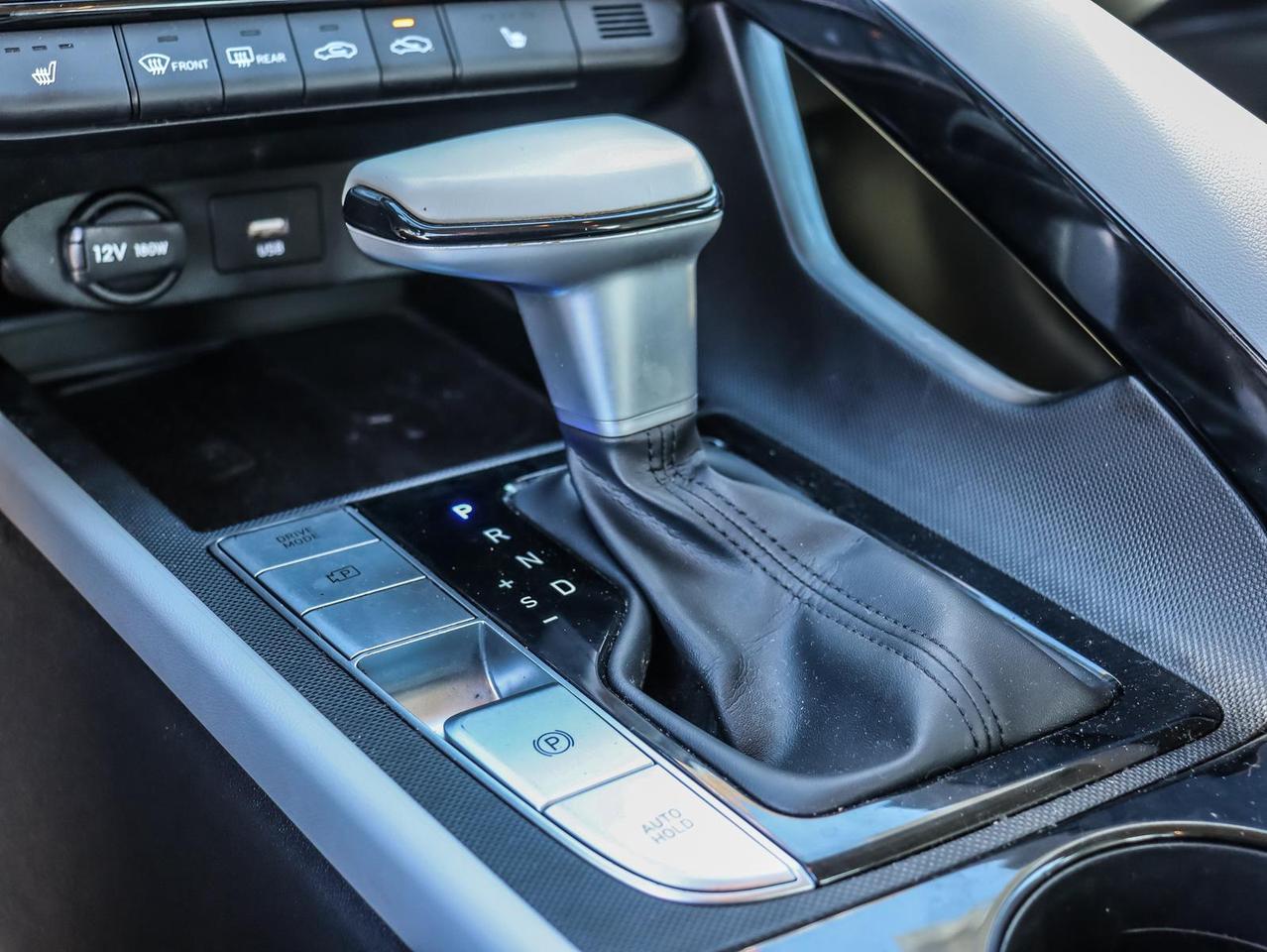 2022 Hyundai Elantra Ultimate Tech w/Two-Tone Interior 4dr Sedan Photo