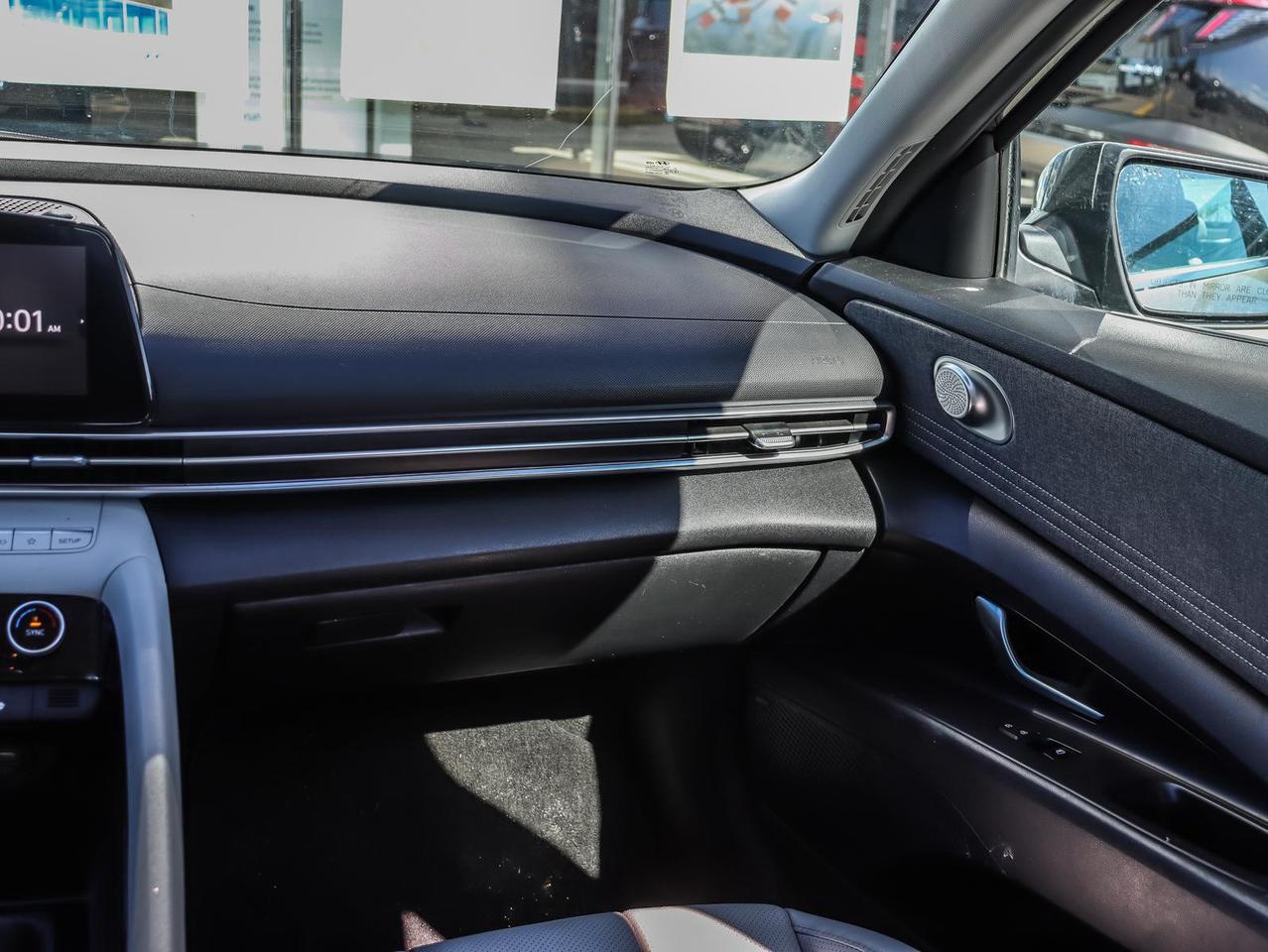 2022 Hyundai Elantra Ultimate Tech w/Two-Tone Interior 4dr Sedan Photo