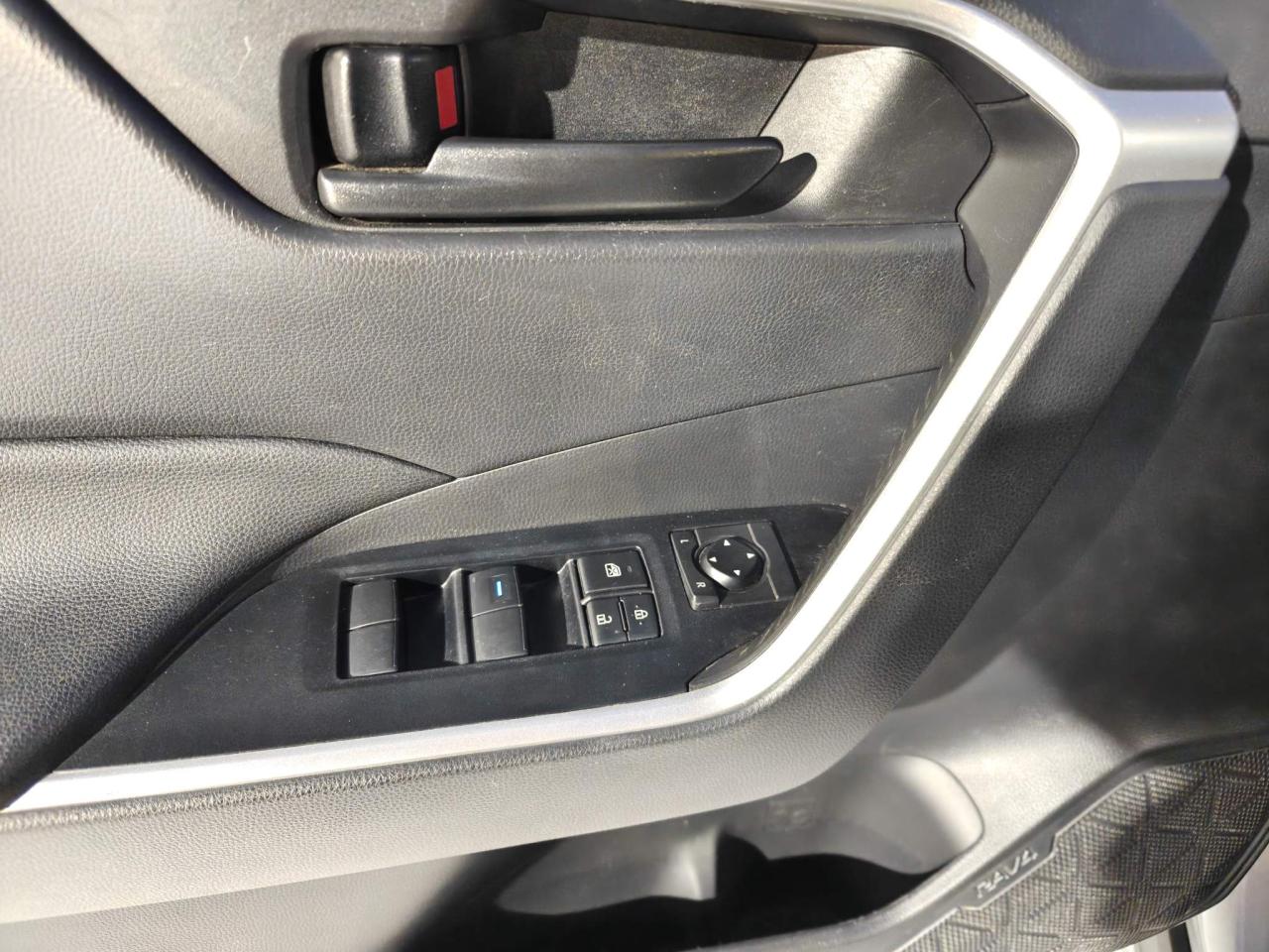 2022 Toyota RAV4 LE 4dr All-wheel Drive Photo