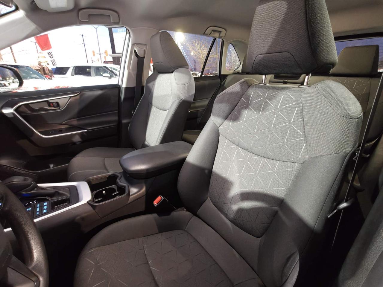 2022 Toyota RAV4 LE 4dr All-wheel Drive Photo