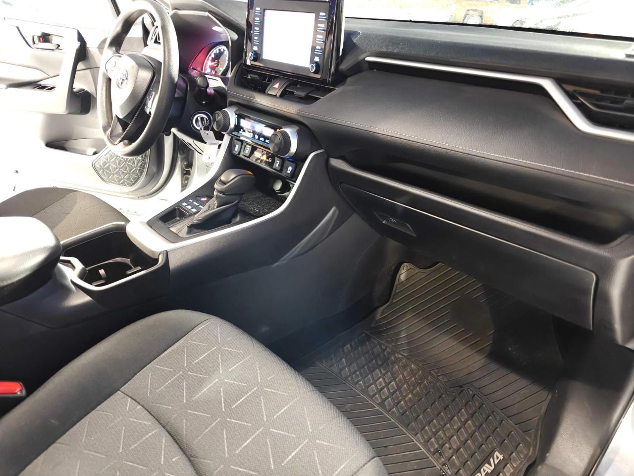 2022 Toyota RAV4 LE 4dr All-wheel Drive Photo