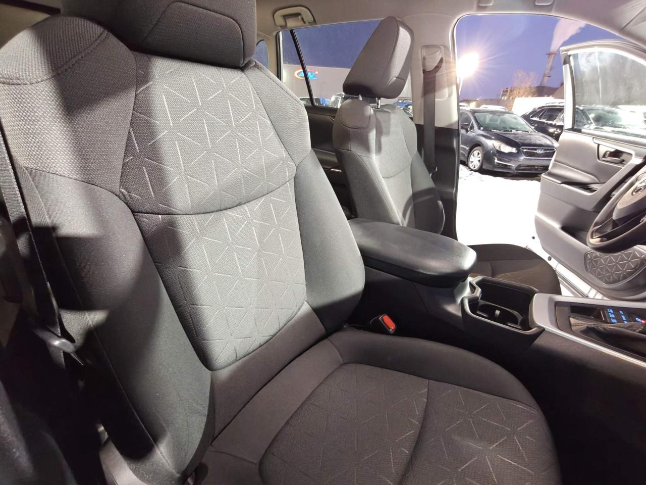 2022 Toyota RAV4 LE 4dr All-wheel Drive Photo