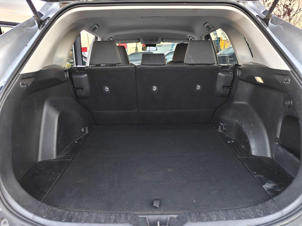 2022 Toyota RAV4 LE 4dr All-wheel Drive Photo4