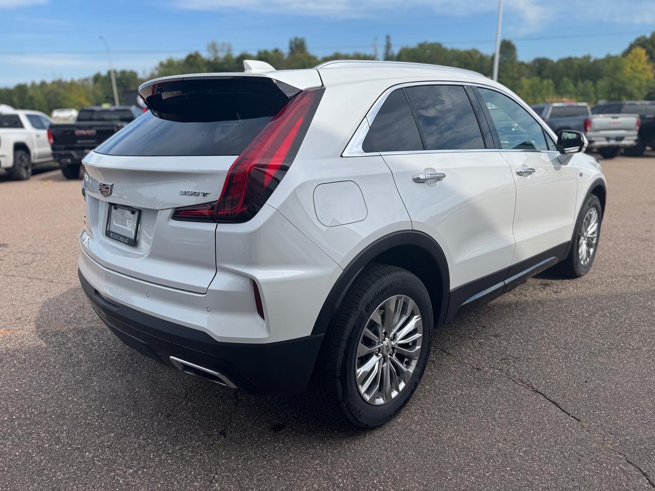 2024 Cadillac XT4 Premium Luxury 4dr All-Wheel Drive Photo4