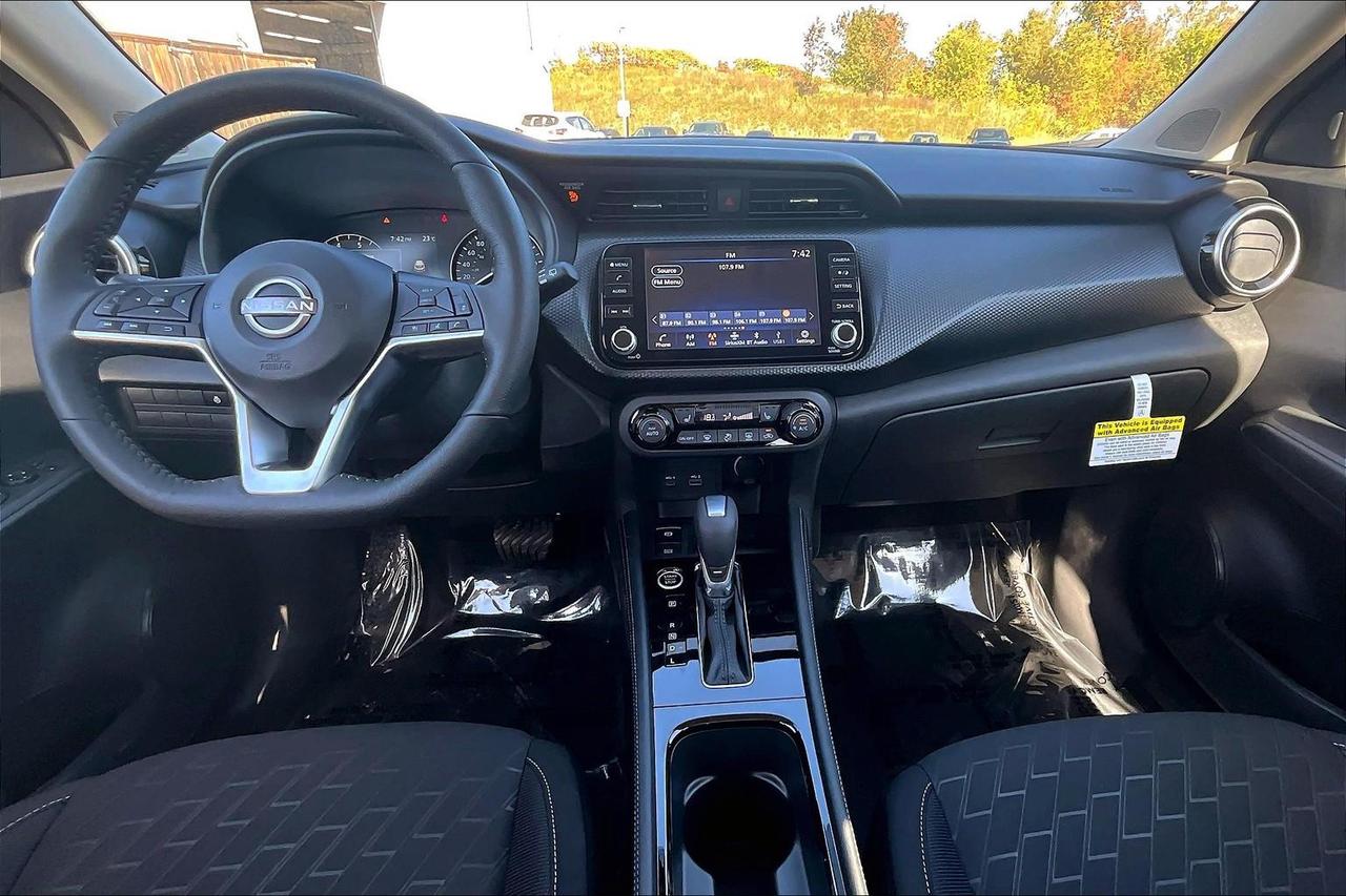 2025 Nissan Kicks Play SV 4dr Front-Wheel Drive Photo