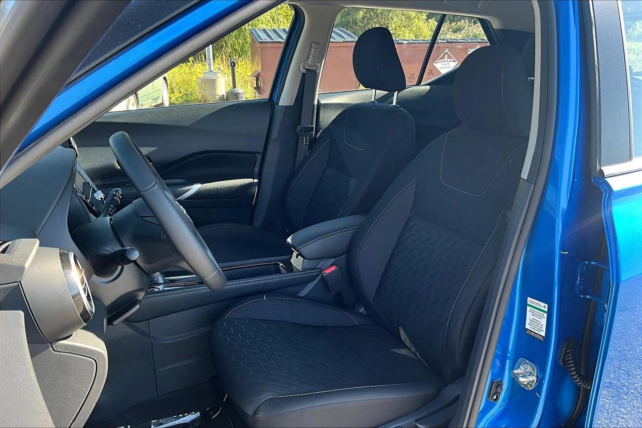 2025 Nissan Kicks Play SV 4dr Front-Wheel Drive Photo