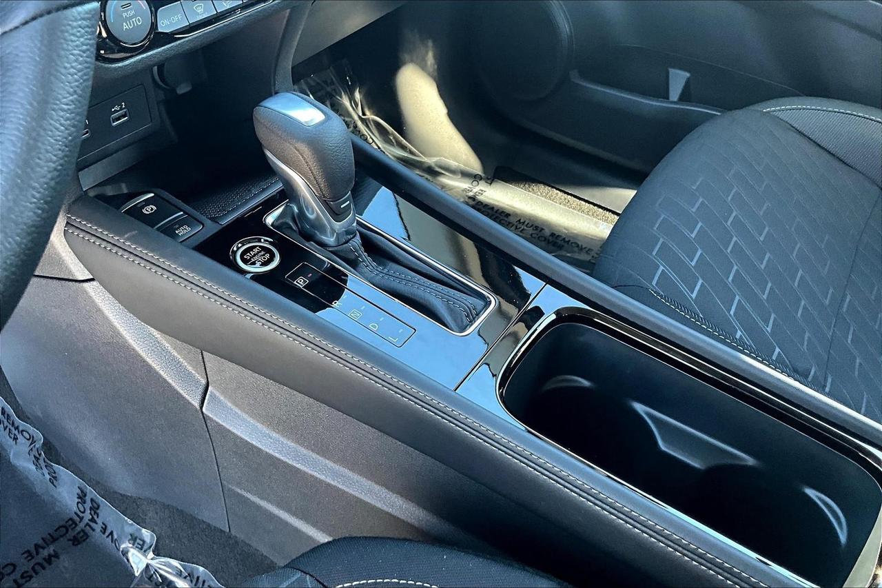 2025 Nissan Kicks Play SV 4dr Front-Wheel Drive Photo