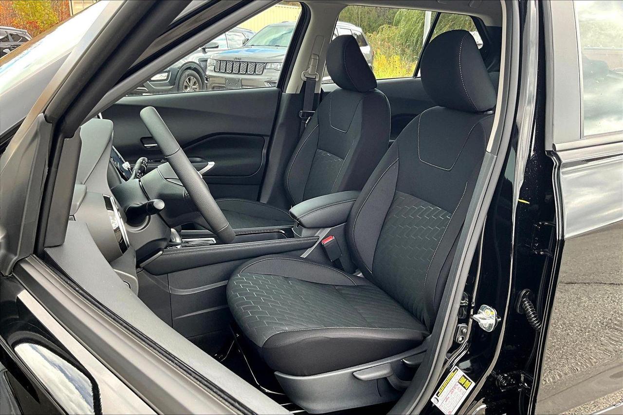2025 Nissan Kicks Play SV 4dr Front-Wheel Drive Photo