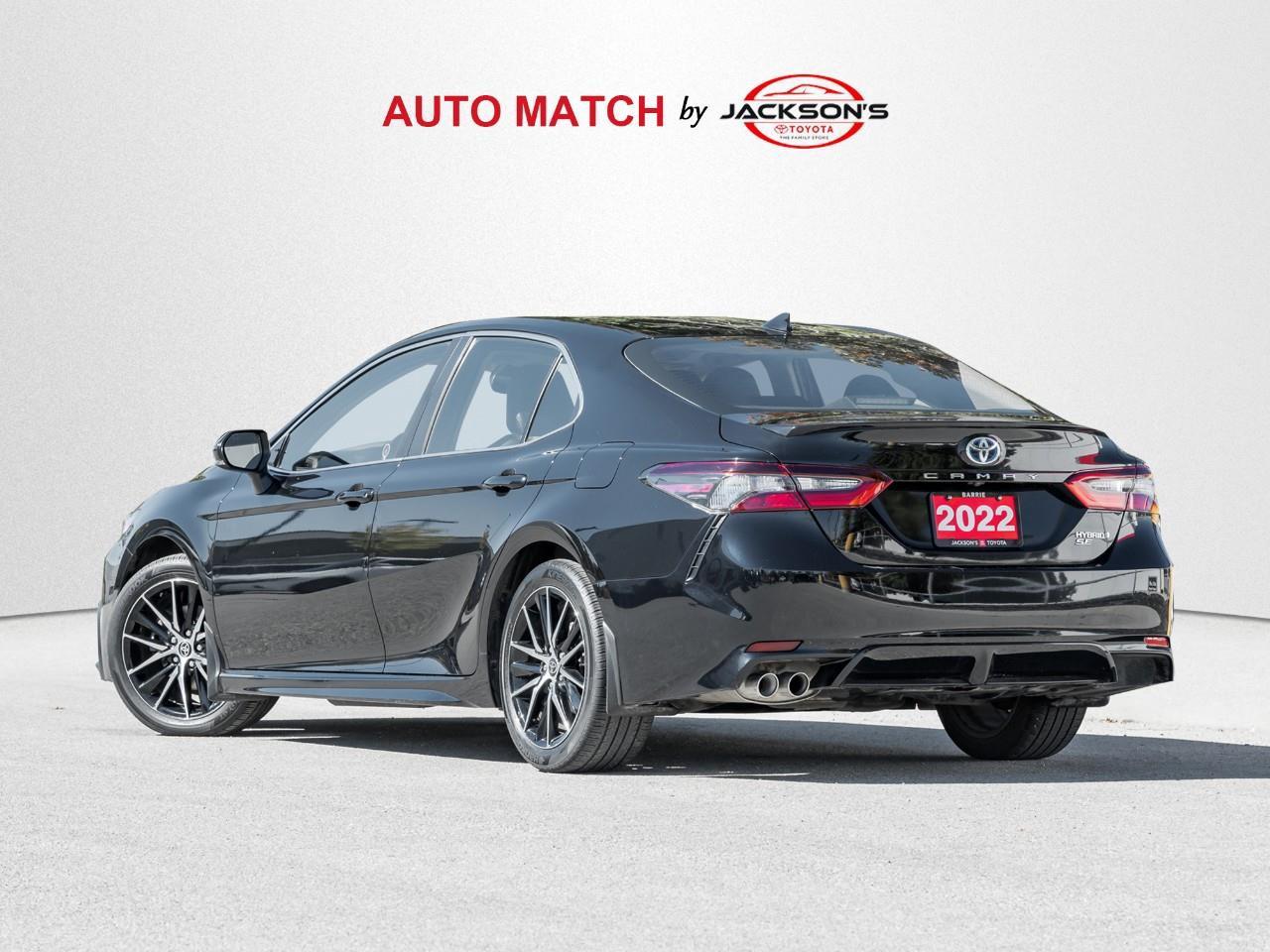 2022 Toyota Camry Hybrid SE 4dr Sedan Photo