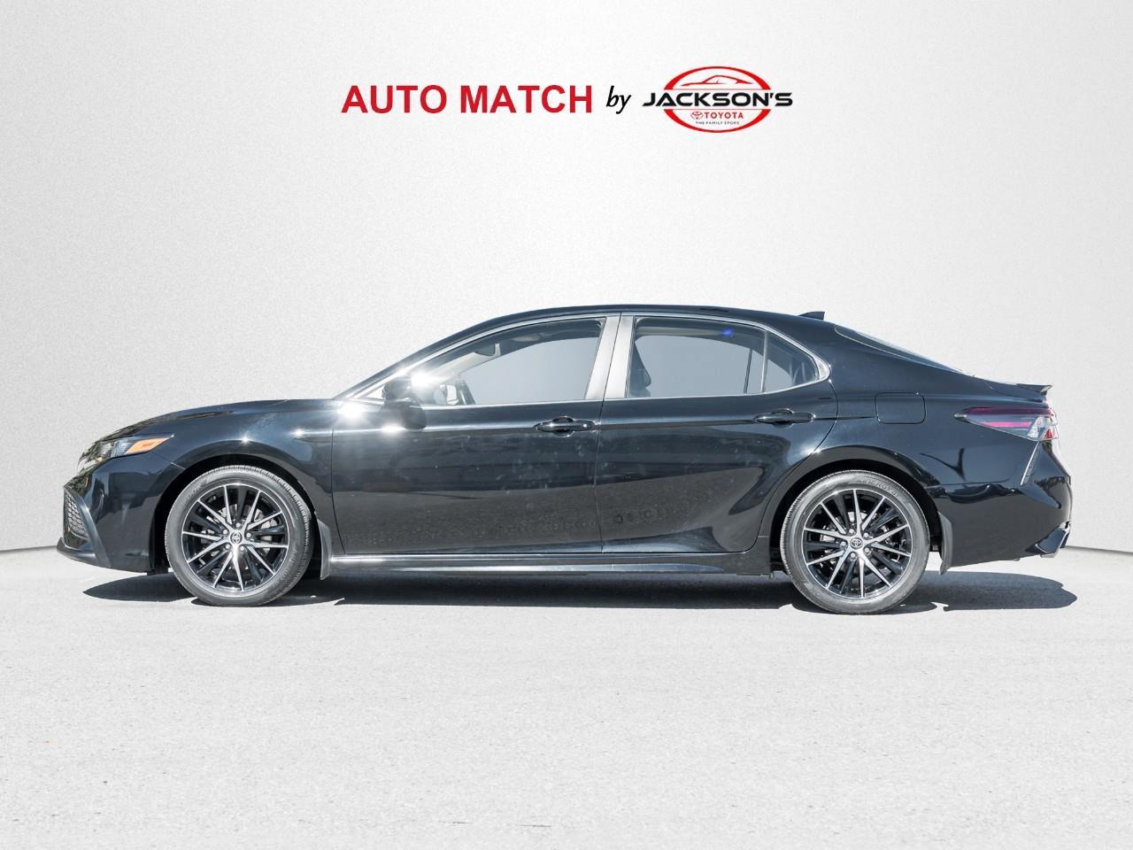 2022 Toyota Camry Hybrid SE 4dr Sedan Photo