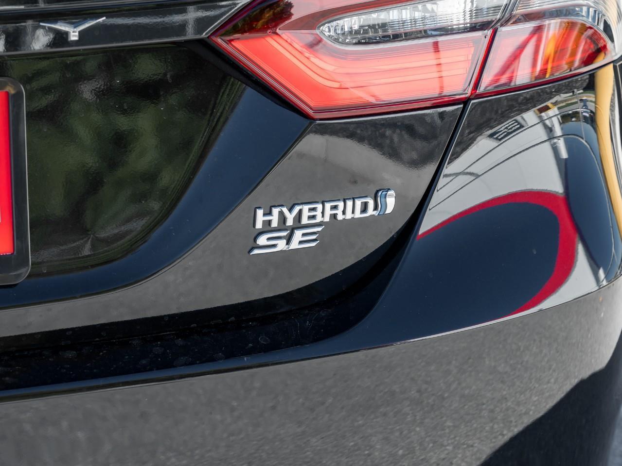 2022 Toyota Camry Hybrid SE 4dr Sedan Photo