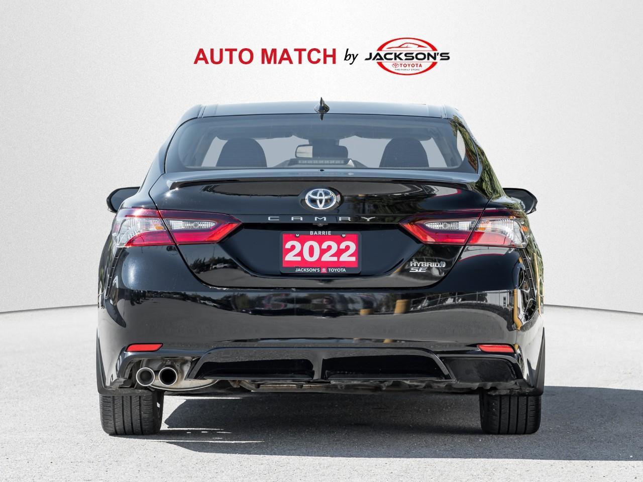 2022 Toyota Camry Hybrid SE 4dr Sedan Photo