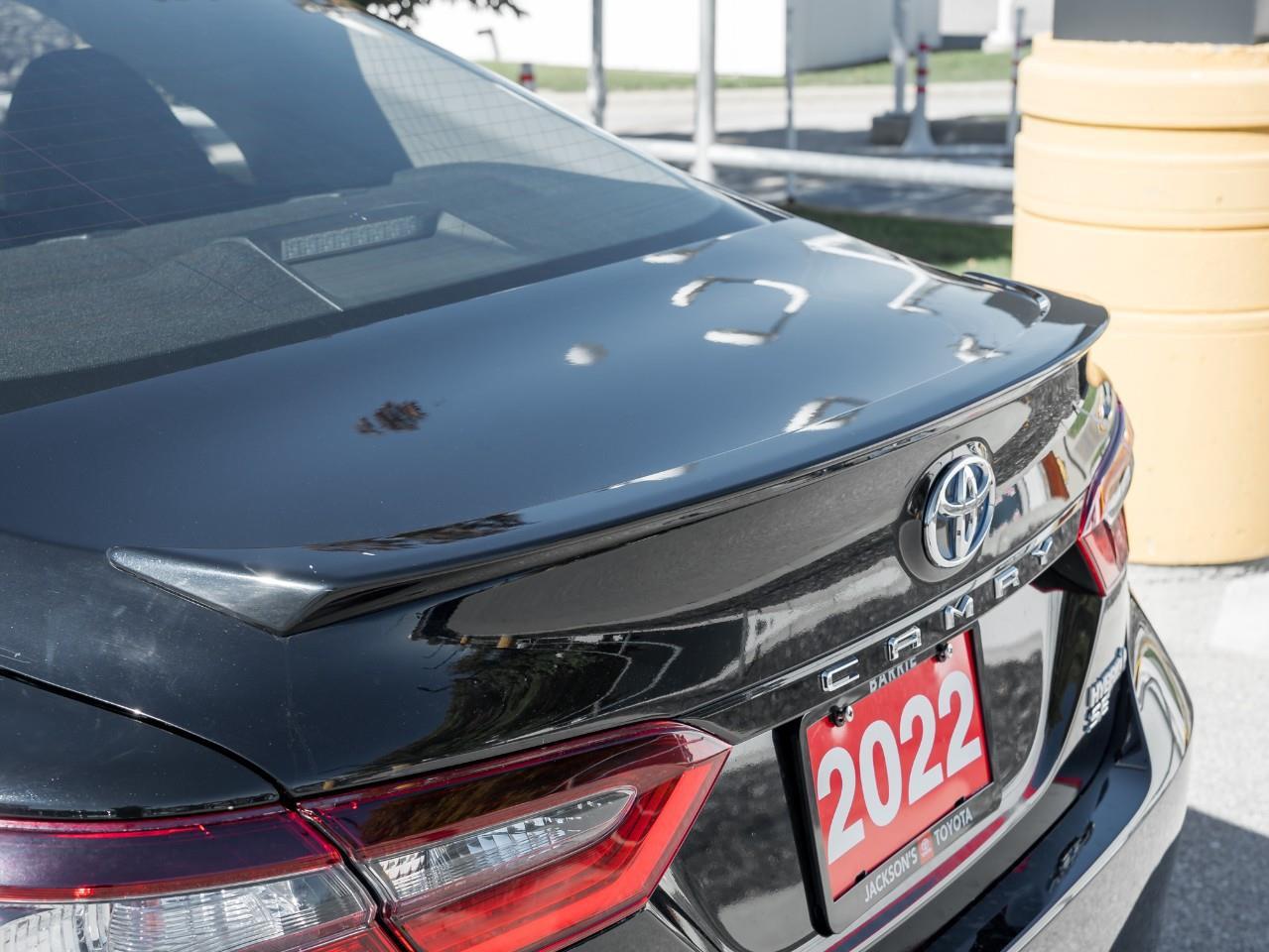 2022 Toyota Camry Hybrid SE 4dr Sedan Photo