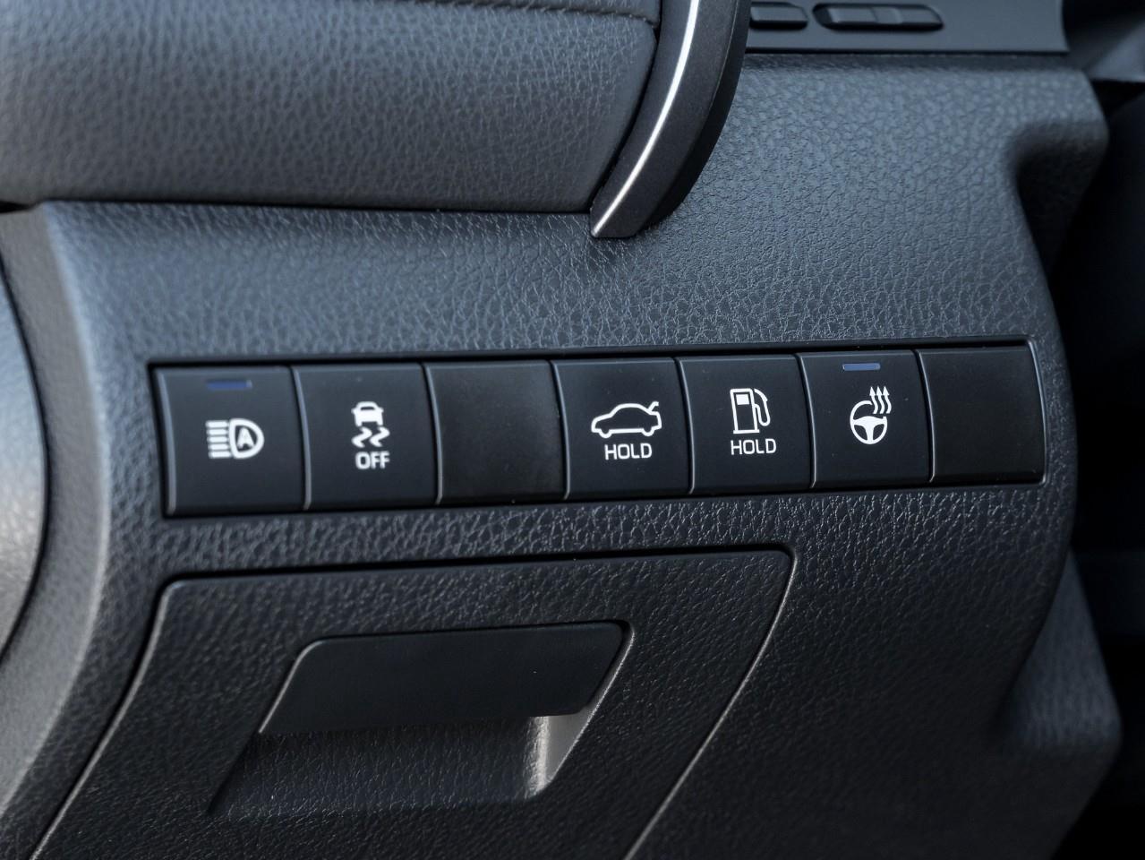 2022 Toyota Camry Hybrid SE 4dr Sedan Photo