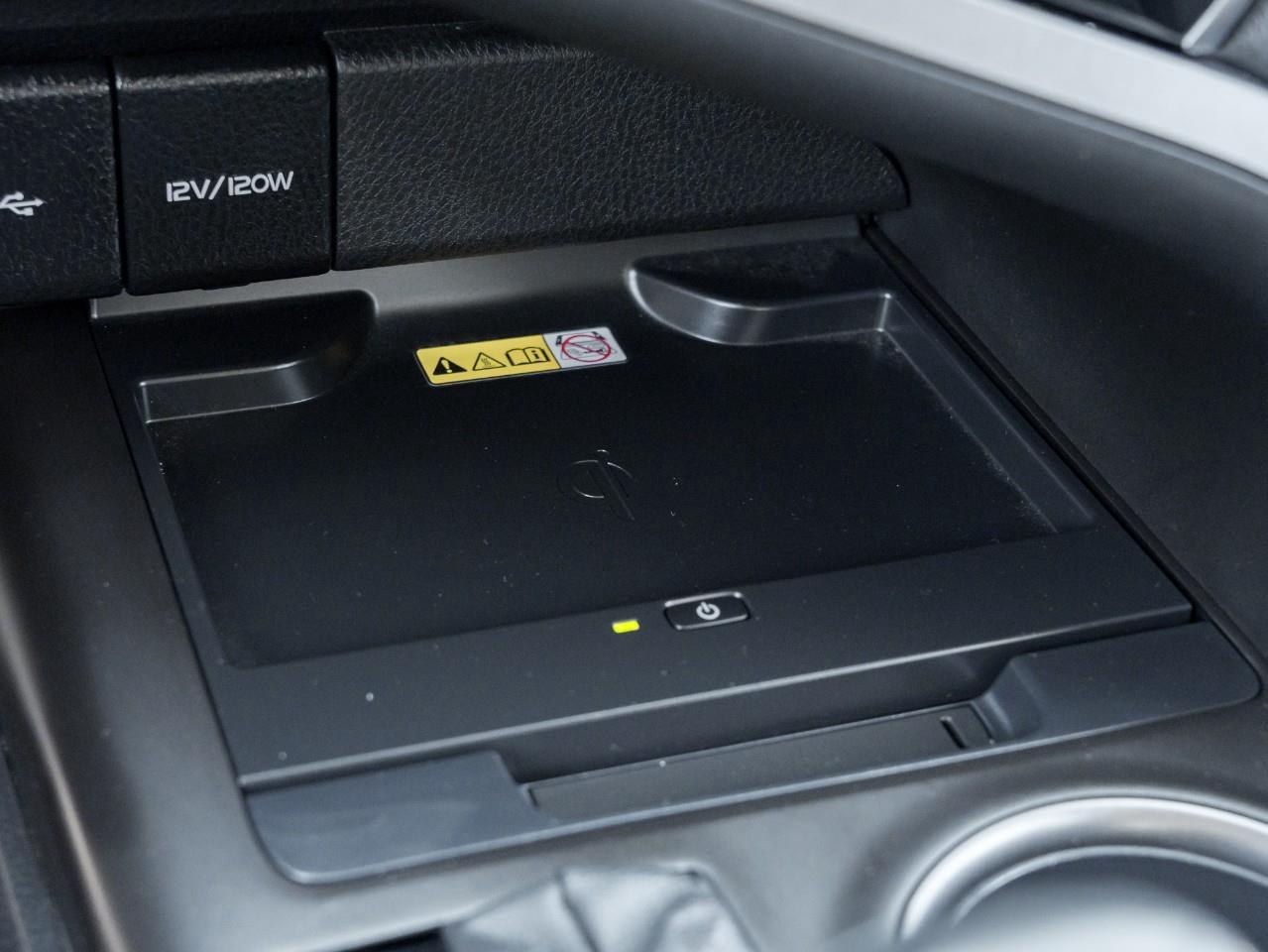 2022 Toyota Camry Hybrid SE 4dr Sedan Photo