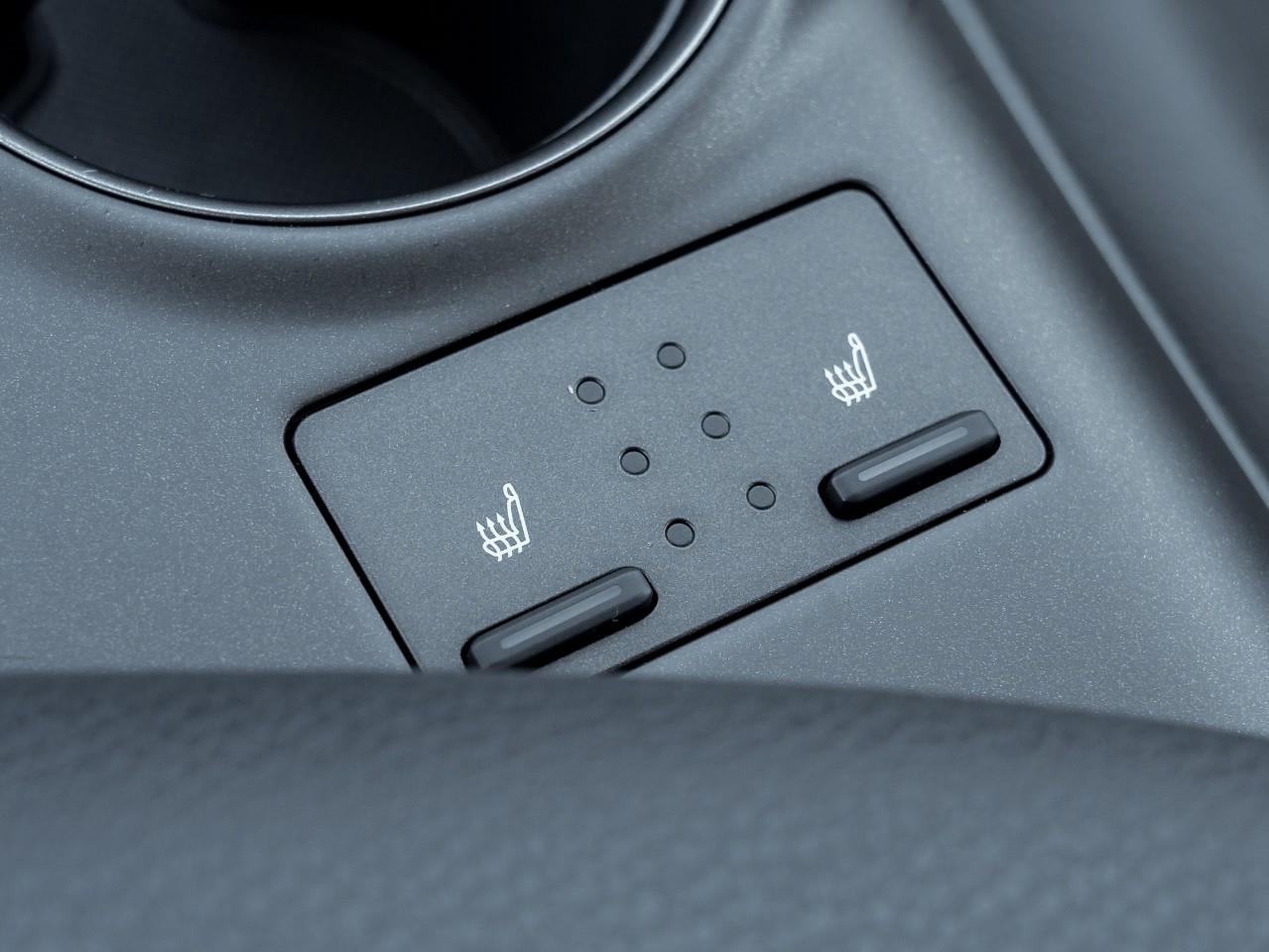 2022 Toyota Camry Hybrid SE 4dr Sedan Photo