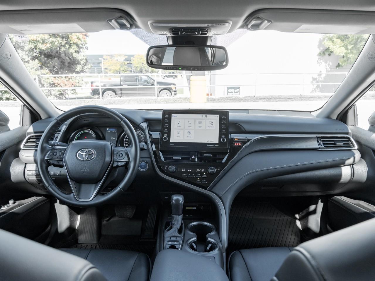 2022 Toyota Camry Hybrid SE 4dr Sedan Photo