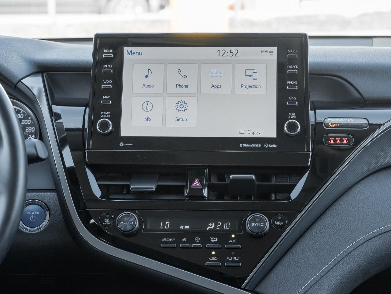 2022 Toyota Camry Hybrid SE 4dr Sedan Photo