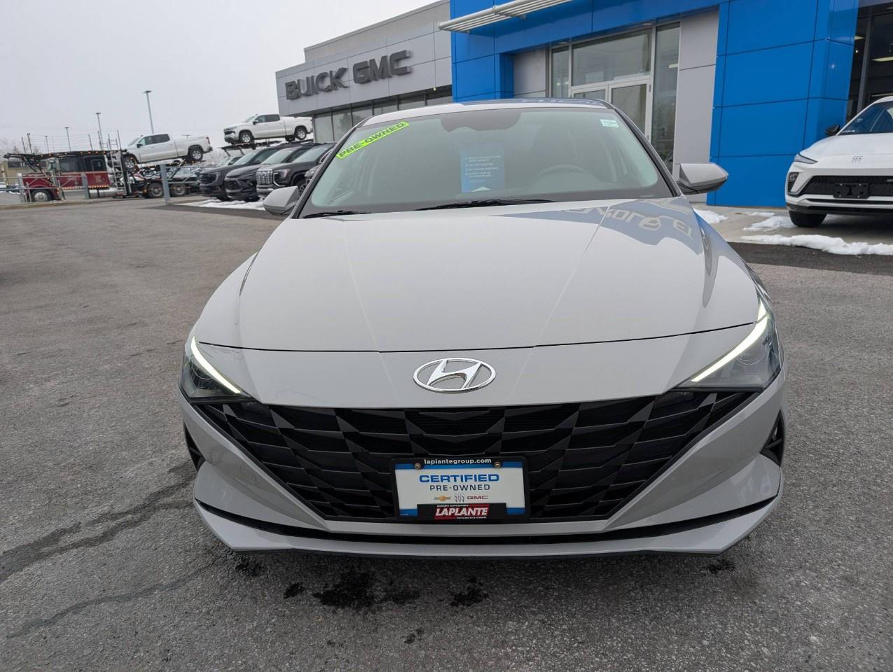 2022 Hyundai Elantra Essential IVT Photo