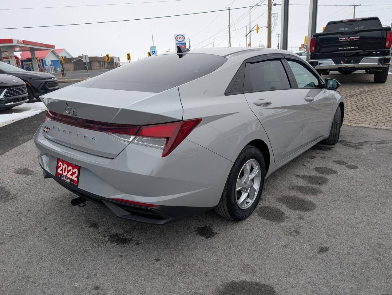 2022 Hyundai Elantra Essential IVT Photo