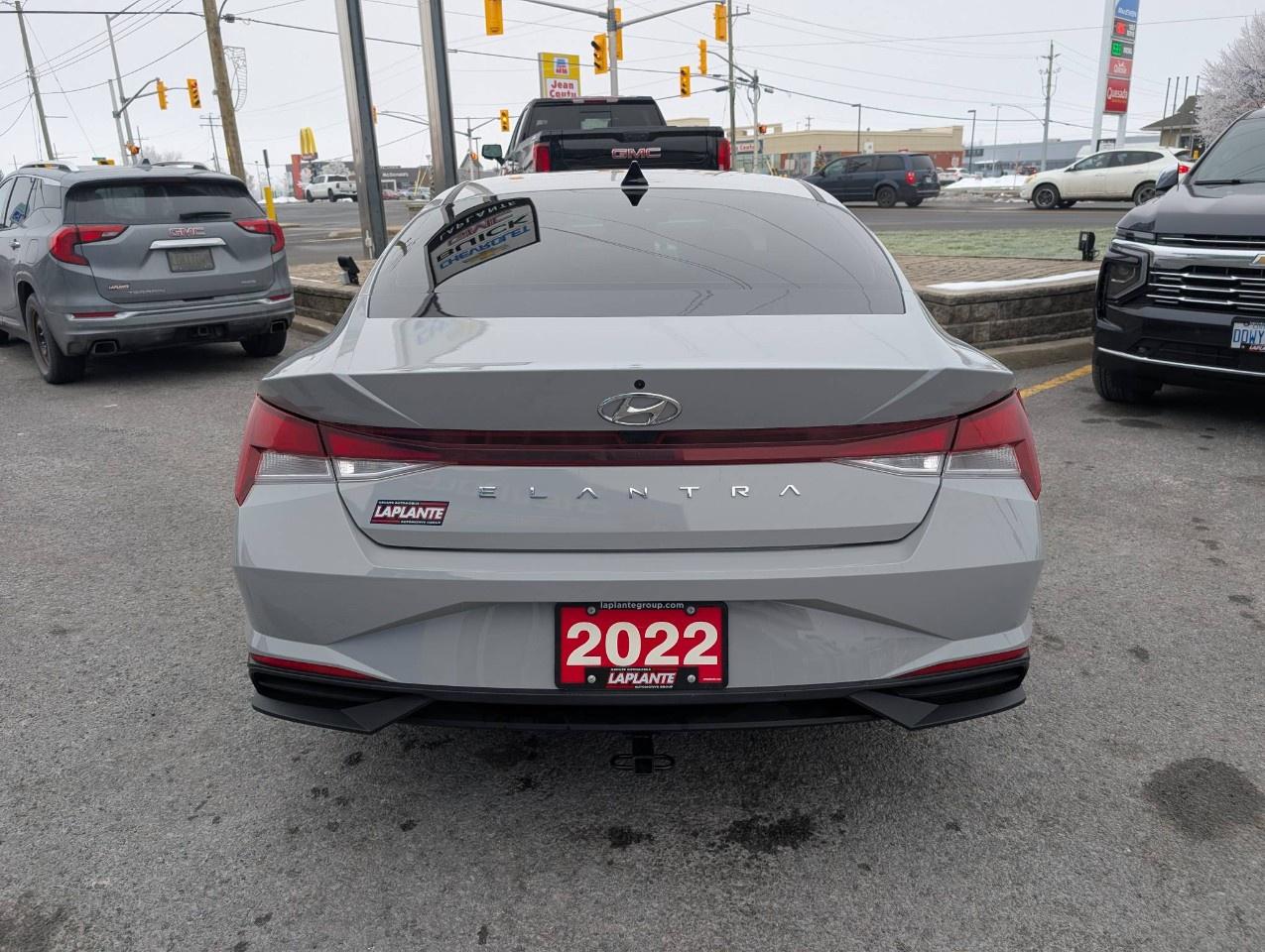 2022 Hyundai Elantra Essential IVT Photo