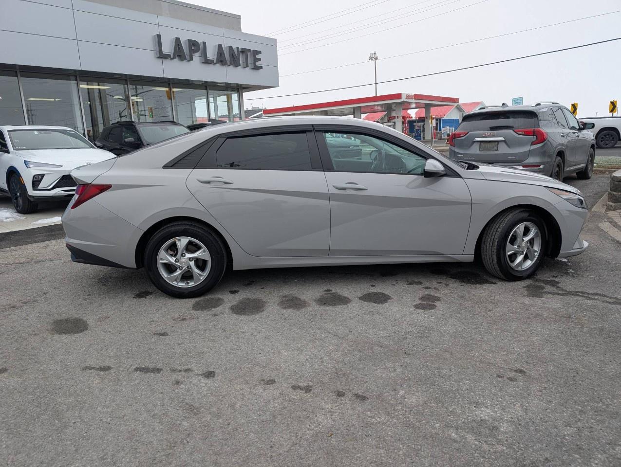 2022 Hyundai Elantra Essential IVT Photo