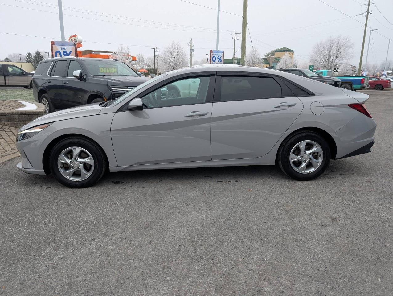 2022 Hyundai Elantra Essential IVT Photo