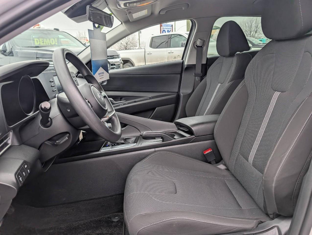 2022 Hyundai Elantra Essential IVT Photo