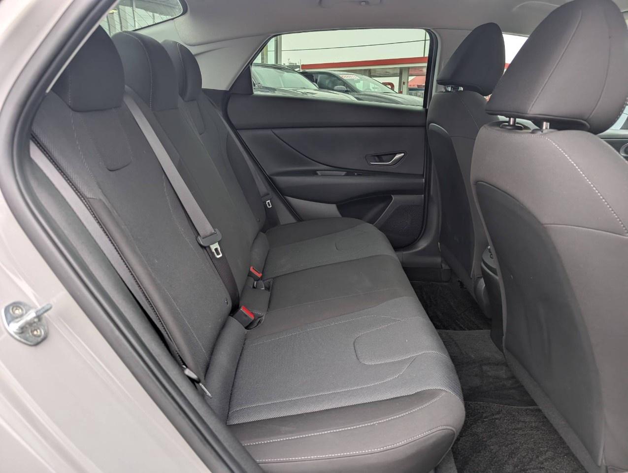 2022 Hyundai Elantra Essential IVT Photo