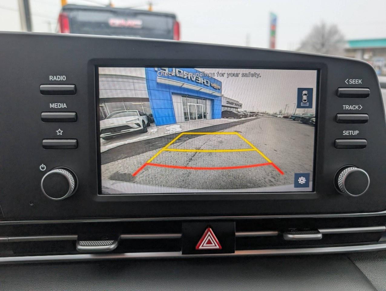 2022 Hyundai Elantra Essential IVT Photo