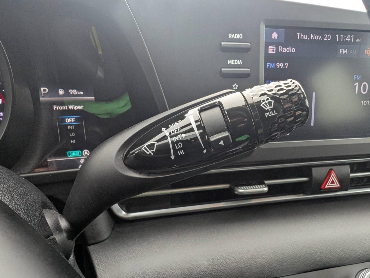 2022 Hyundai Elantra Essential IVT Photo