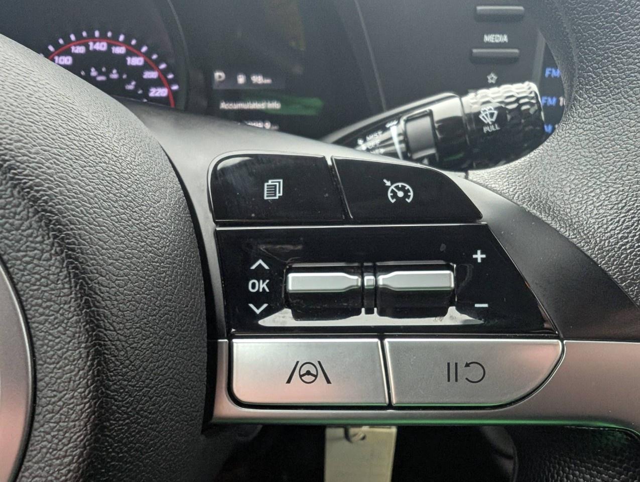 2022 Hyundai Elantra Essential IVT Photo