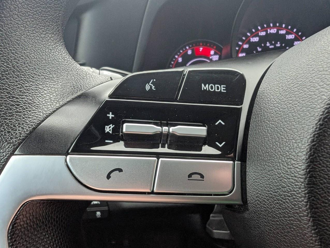 2022 Hyundai Elantra Essential IVT Photo