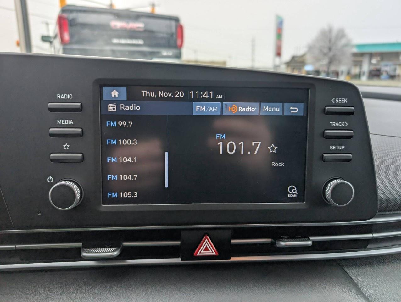 2022 Hyundai Elantra Essential IVT Photo