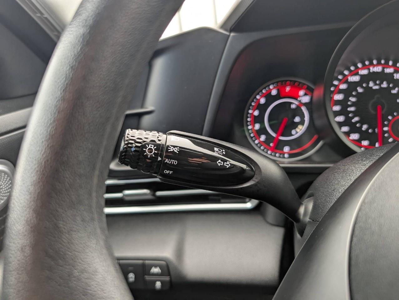 2022 Hyundai Elantra Essential IVT Photo