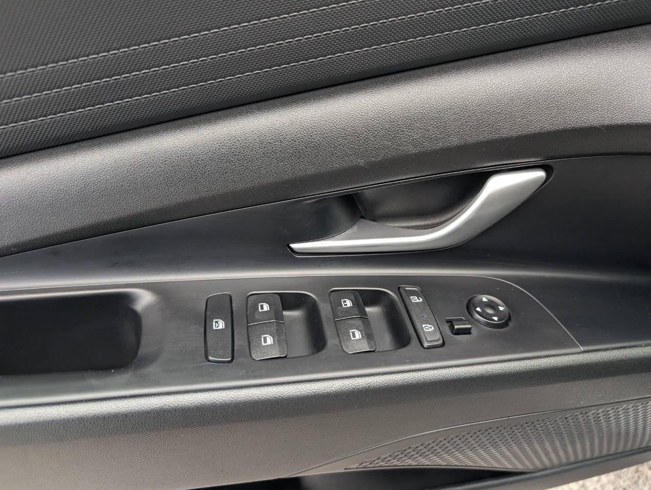 2022 Hyundai Elantra Essential IVT Photo