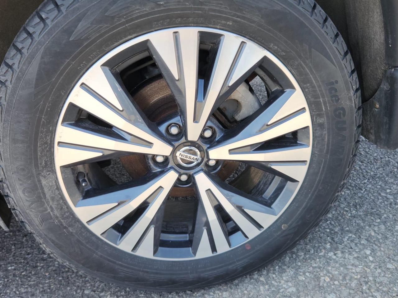 2021 Nissan Rogue SV 4dr All-Wheel Drive 2021.5 Photo3