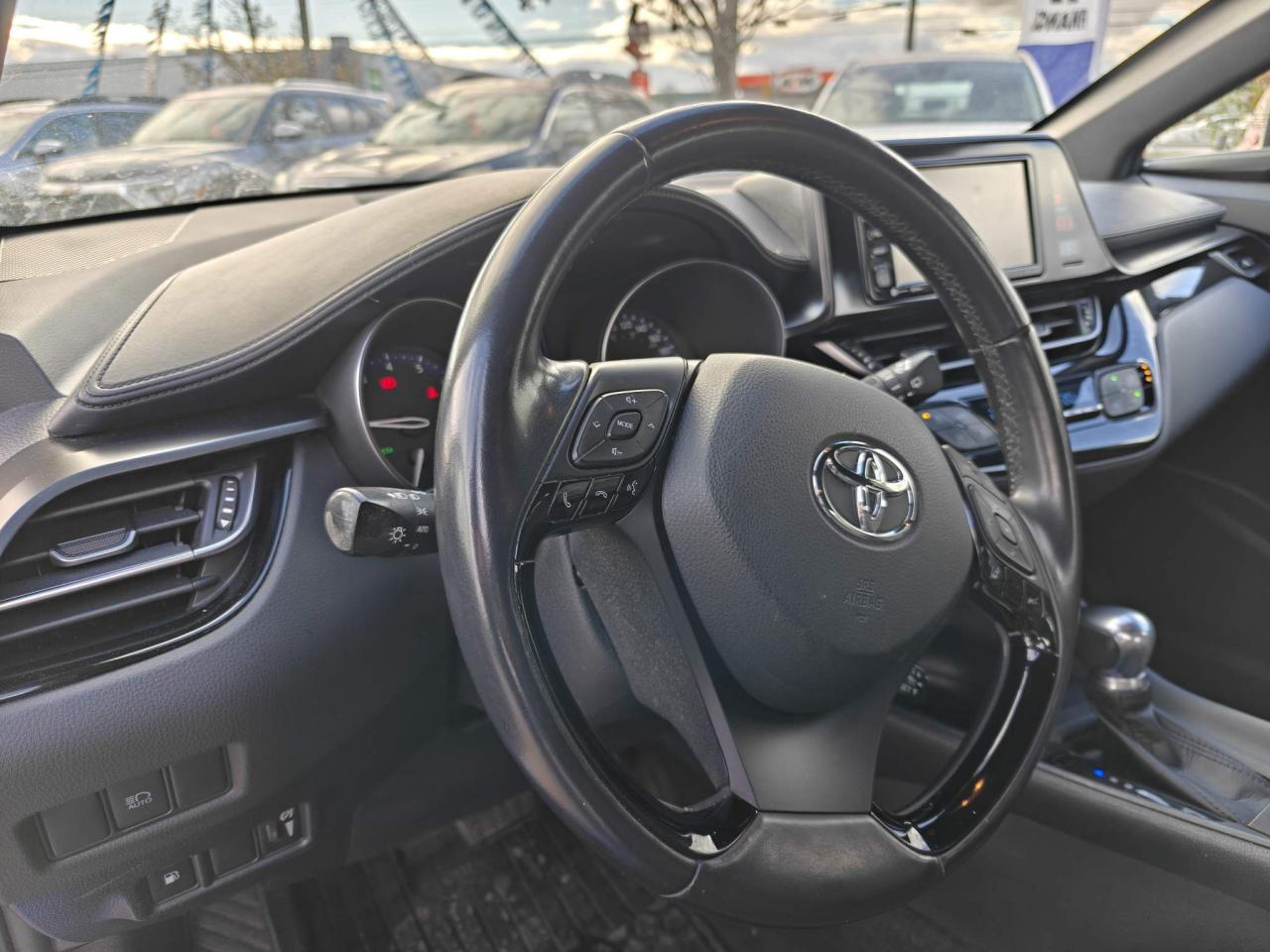 2018 Toyota C-HR XLE 4dr Front-Wheel Drive Sport Utility Photo2