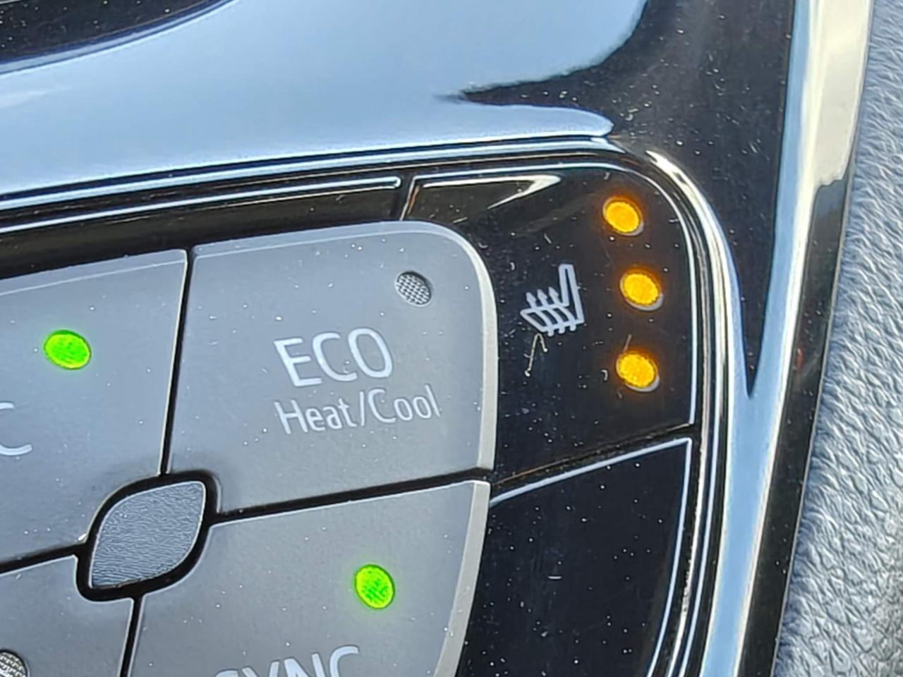 2018 Toyota C-HR XLE 4dr Front-Wheel Drive Sport Utility Photo