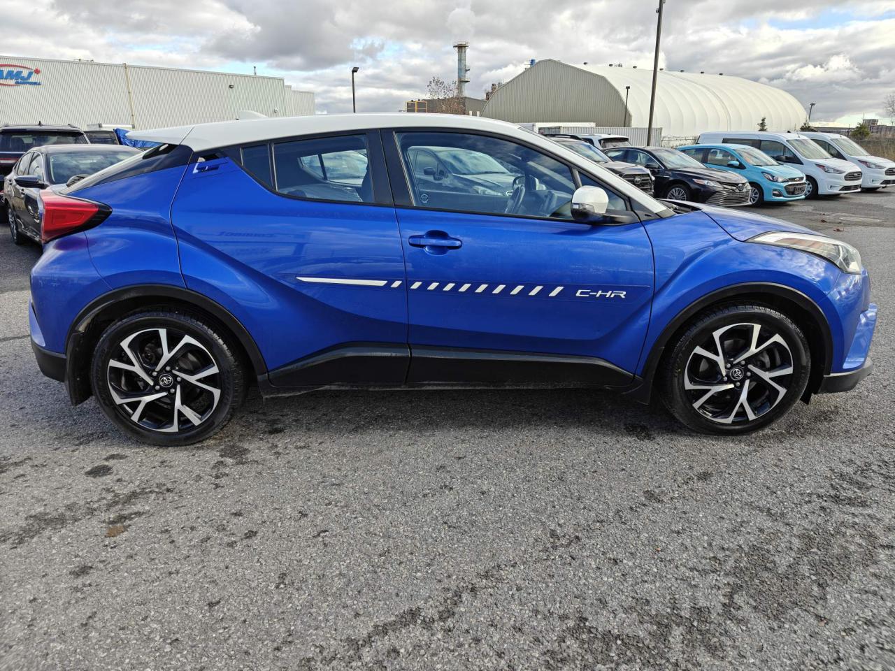2018 Toyota C-HR XLE 4dr Front-Wheel Drive Sport Utility Photo