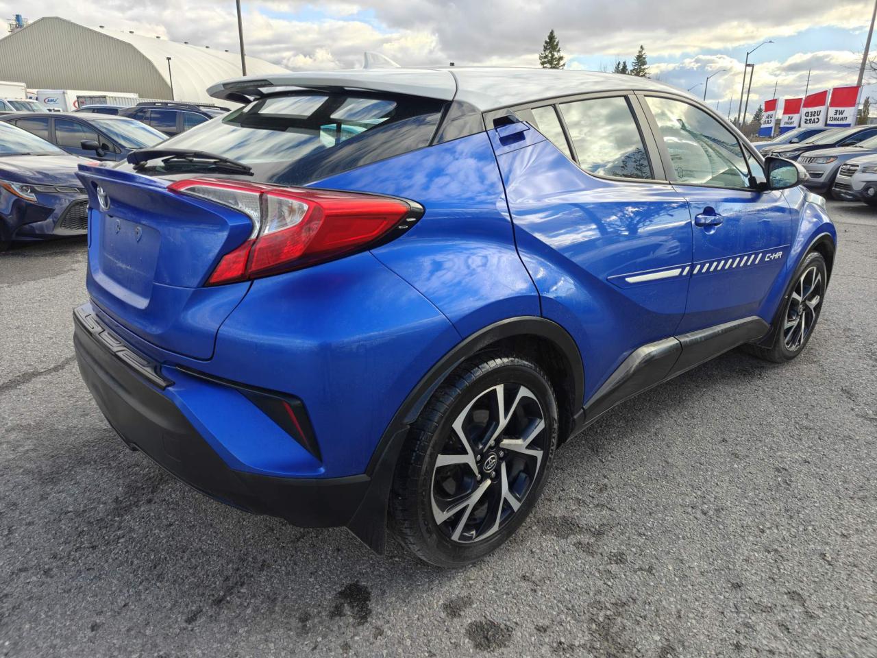 2018 Toyota C-HR XLE 4dr Front-Wheel Drive Sport Utility Photo