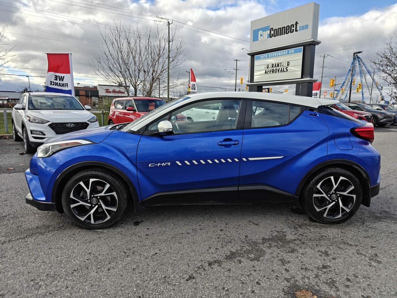 2018 Toyota C-HR XLE 4dr Front-Wheel Drive Sport Utility Photo