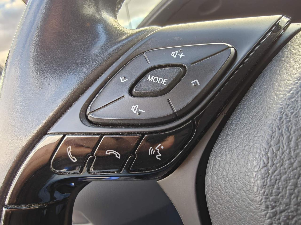 2018 Toyota C-HR XLE 4dr Front-Wheel Drive Sport Utility Photo