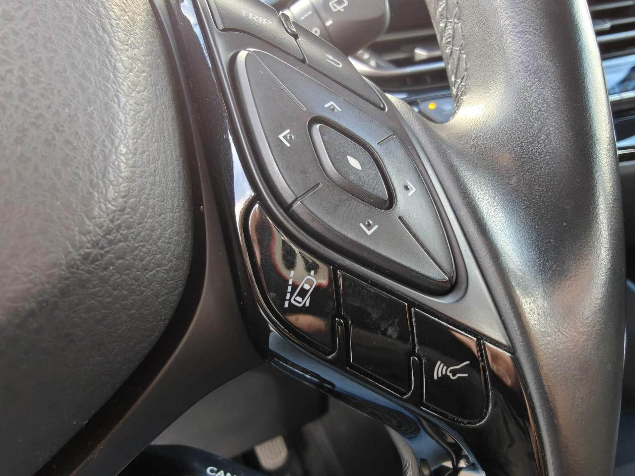 2018 Toyota C-HR XLE 4dr Front-Wheel Drive Sport Utility Photo